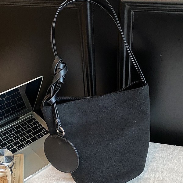 Korean Retro Simple Soft Leather Armpit Bag Women's New Trendy Fashion Bucket Bag Super Popular Ins Casual Shoulder Bag Korean Retro Simple Soft Leather Armpit Bag Women's New Trendy Fashion Bucket Bag Super Popular Ins Casual Shoulder Bag