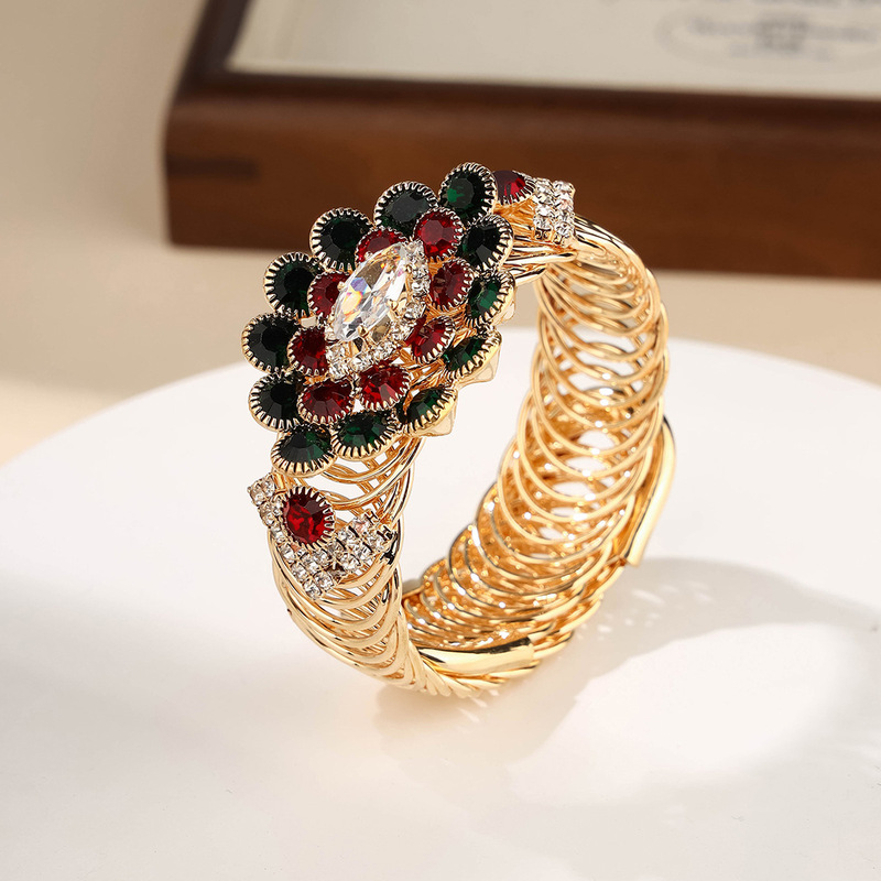 European and American Luxury Flower Bracelet Light Luxury Alloy Rhinestone Bracelet Women's Banquet Accessories Fashion Personality Women's Accessories