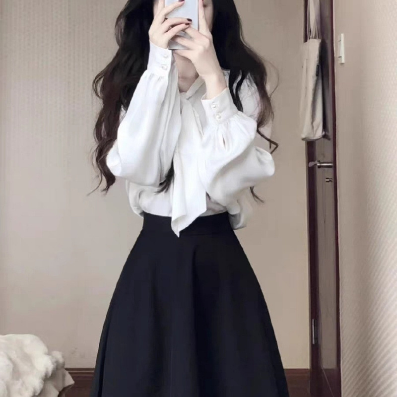 White shirt + black skirt [two-piece set]