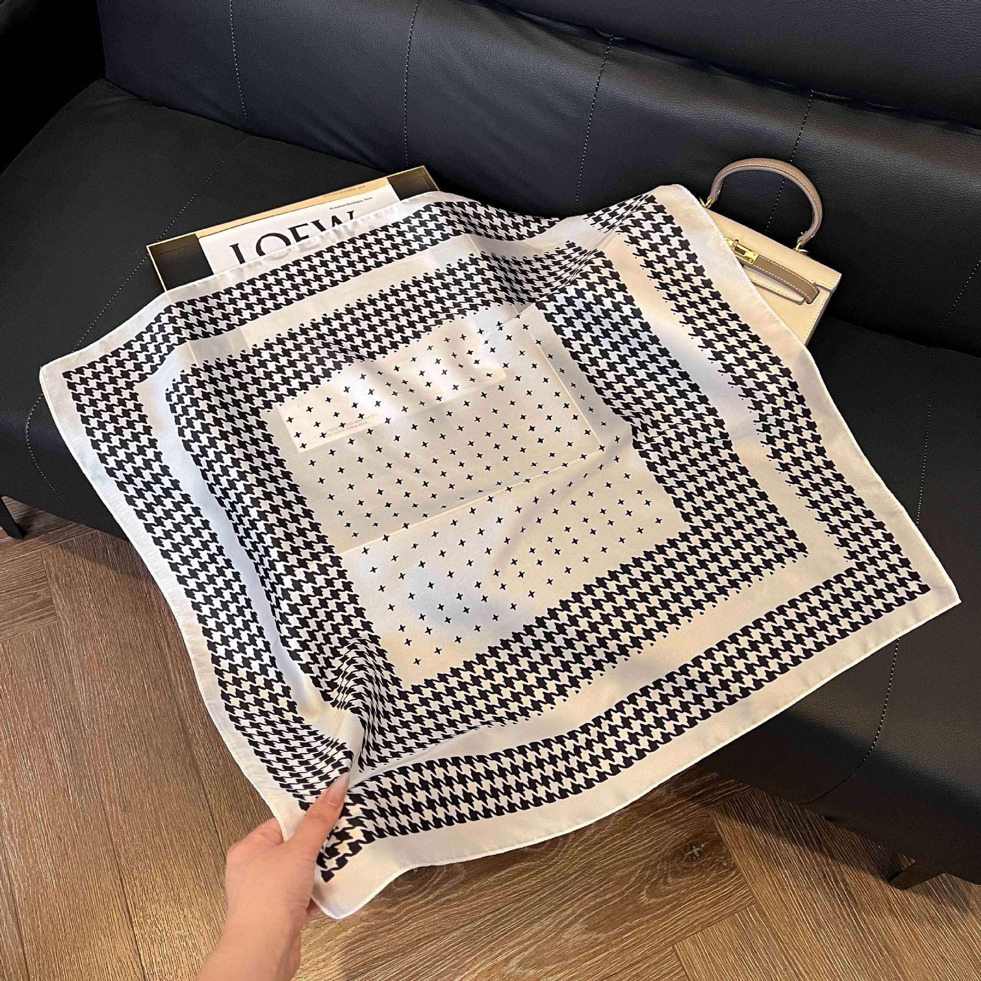 Transfronterizos nuevos bufandas de seda azul de alto nivel de seda cuadrada de simulación bufandas de moda de decoración de moda de combinación bolsa correa de pelo bufandas profesionales