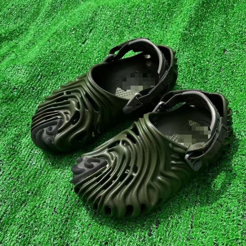 Classic Fingerprint Hole Shoes for Men and Women, Breathable and Comfortable Sandals, Outdoor Closed-Toe Slippers, Couple Beach Shoes 10001 Classic Fingerprint Hole Shoes for Men and Women, Breathable and Comfortable Sandals, Outdoor Closed-Toe Slippers, Couple Beach Shoes 10001