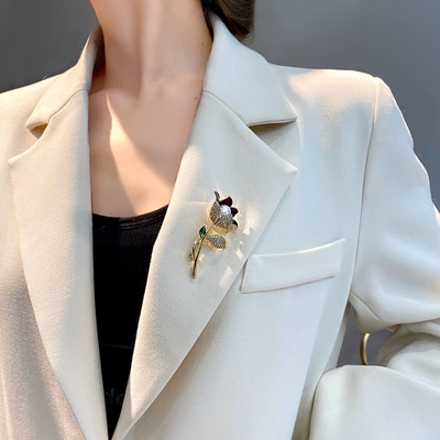 Yaxa sancaqları Classy Pearl Classy Corsage Brooch