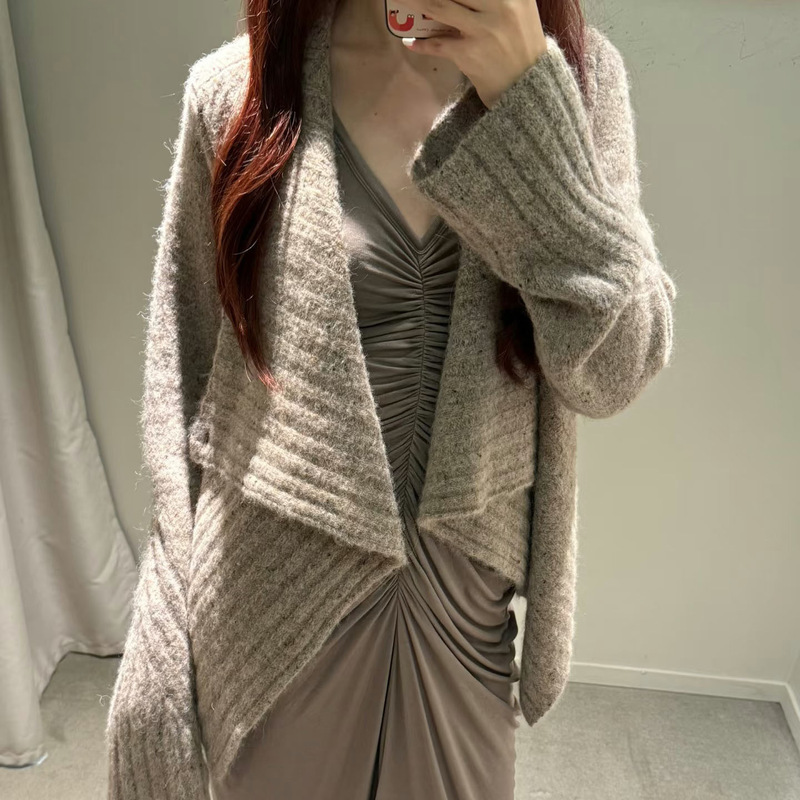 French-Style Elegant and Soft Coarse Ribbed Floral Yarn Knit Cardigan for Women, High-End Fashion, Versatile for Commuting, Short Outerwear French-Style Elegant and Soft Coarse Ribbed Floral Yarn Knit Cardigan for Women, High-End Fashion, Versatile for Commuting, Short Outerwear
