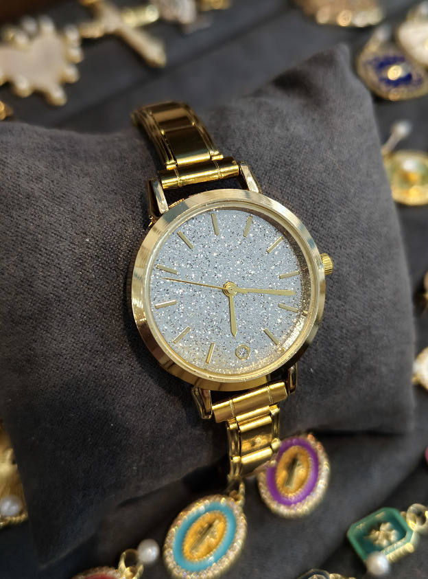 韓国版の女性の腕時計のドリルの弾力性の小さい気質のブレスレットの満天の星のレジャーの学生の男性の石英の時計は国境を越えます。