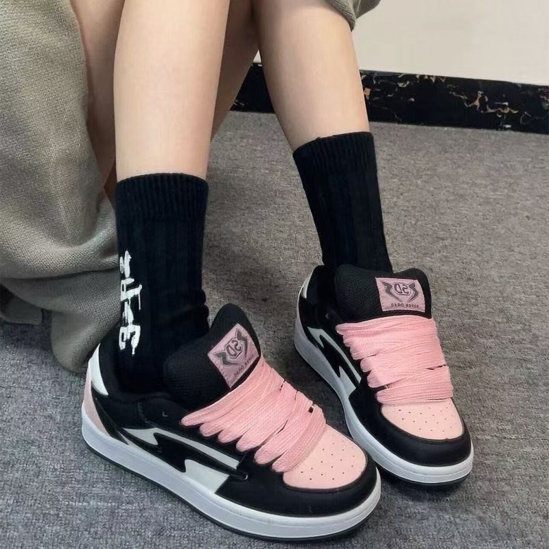 2026 verano nuevo estilo chino de moda personalidad universal zapatos de entrenamiento de moda de mujer callejera dominante zapatillas deportivas de color