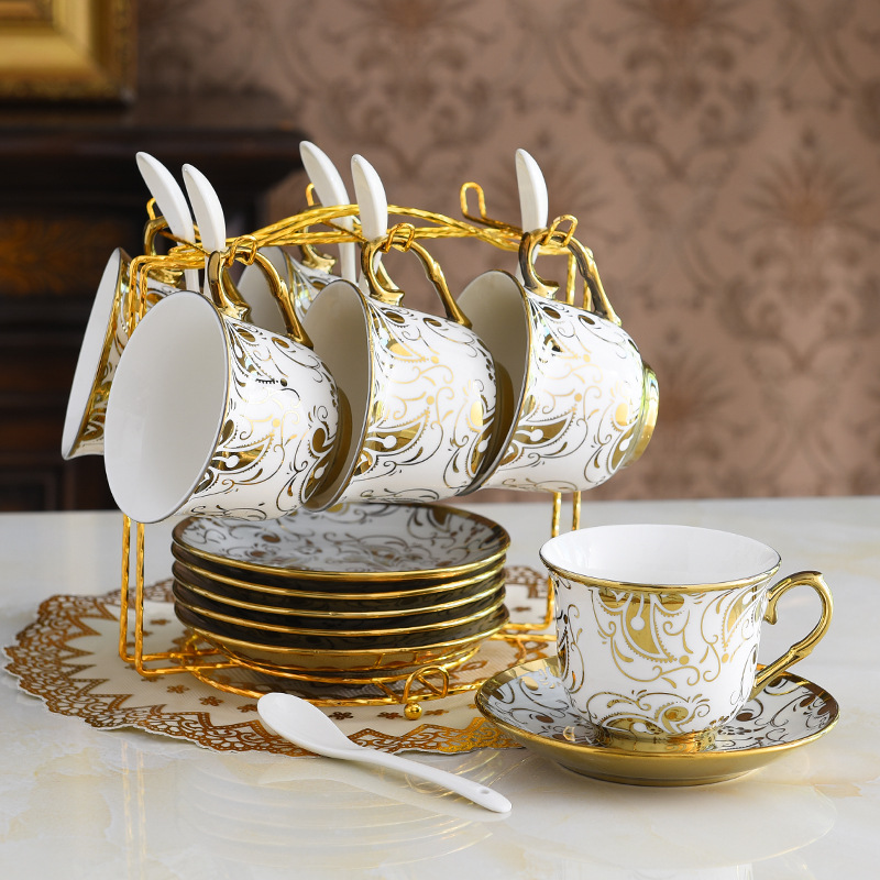 Chapado en titanio creativo de estilo europeo taza de café de cerámica hogar británico taza flor taza de té decoración traje