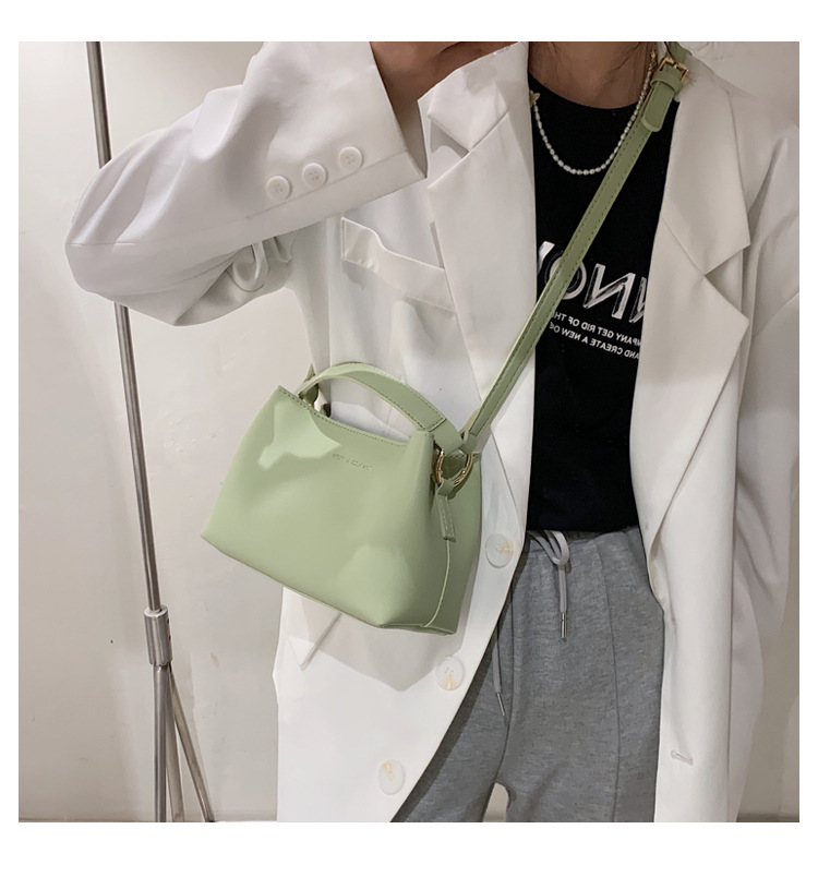 Simple Fashion Solid Color One-shoulder Messenger Bag display picture 8