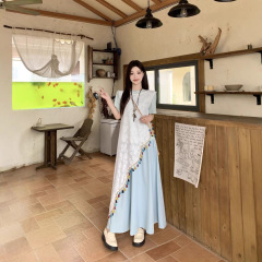 大きいサイズのスーツは積み重ねて太っています。