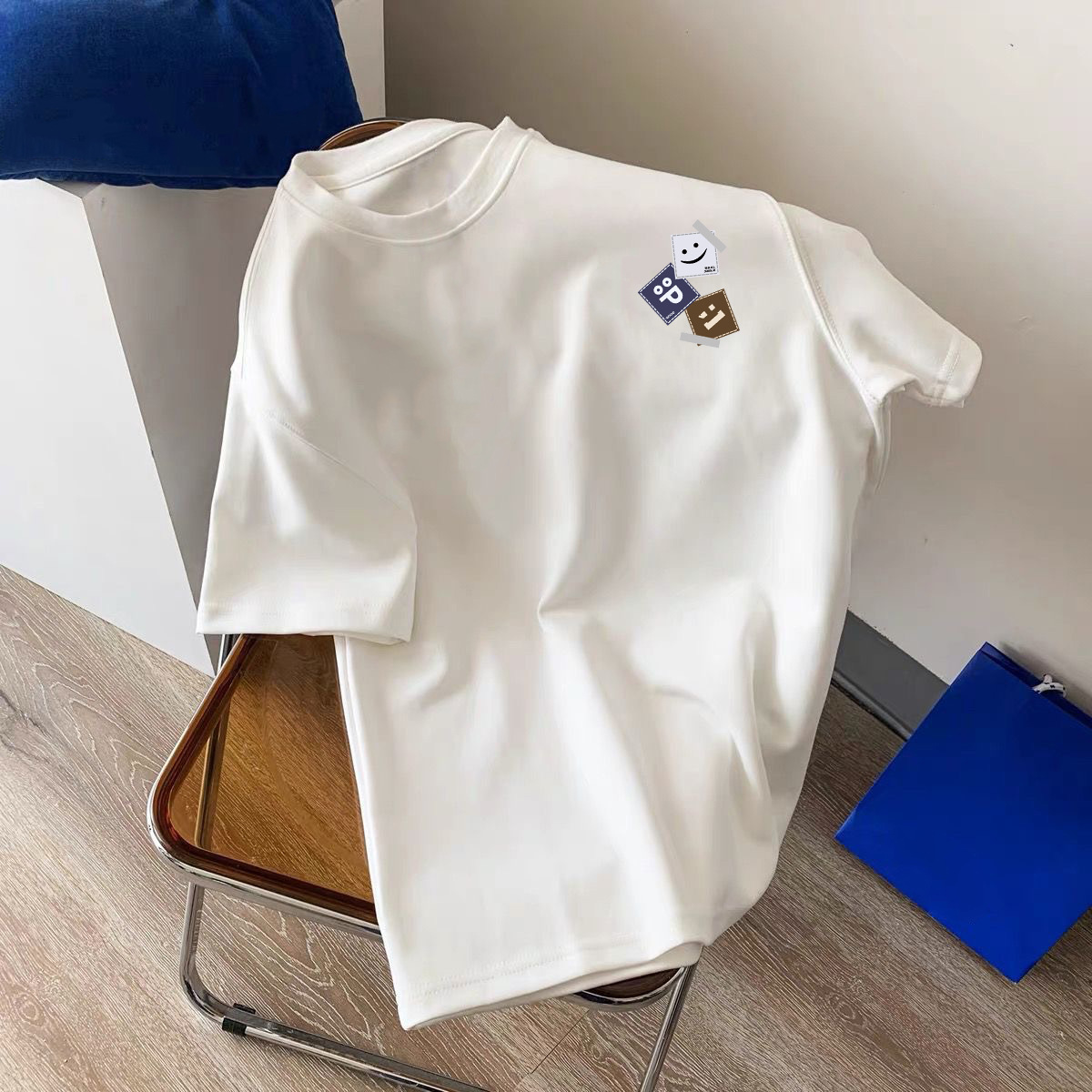 Estilo de Hong Kong negro frío hielo seda cuello redondo tendencia camiseta de los hombres top casual de todo fósforo simple traje de pareja