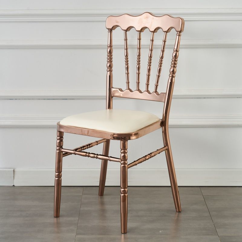 Sillas de comedor domésticas nórdicas lujosas modernas de hierro forjado simple respaldo mesa de negociación taburetes minimalistas restaurante hotel lujo