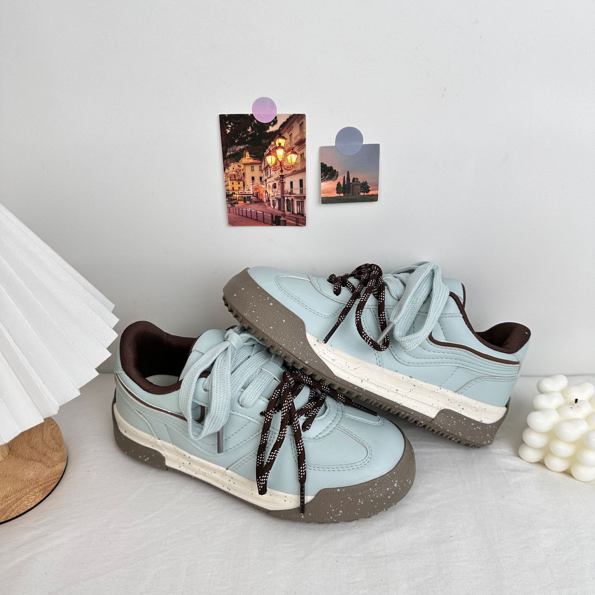 Yuanbo 2025 primavera nuevas zapatillas de deporte para estudiantes de suela gruesa deportes y ocio versión coreana de todo fósforo zapatos blancos zapatos de lona cabello femenino