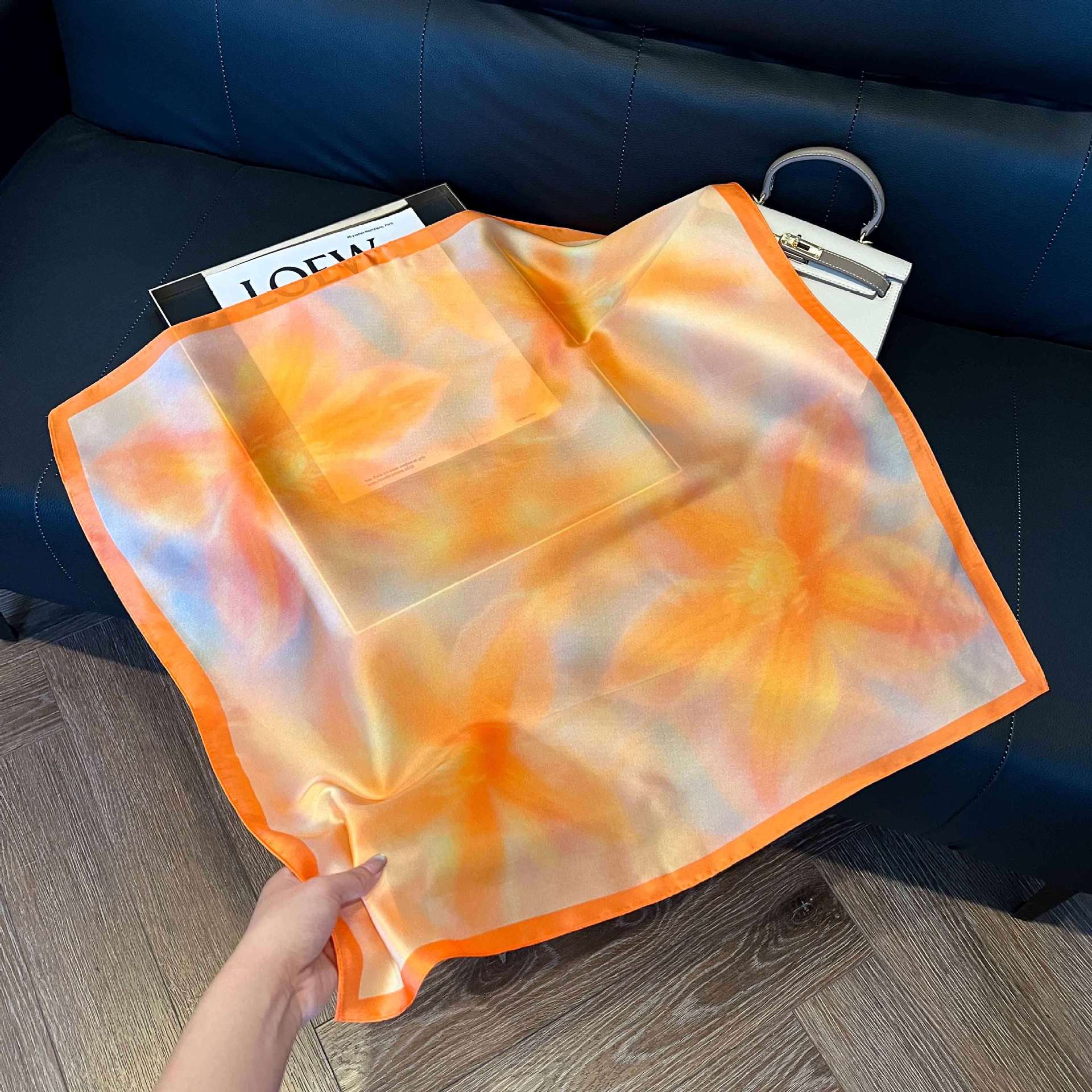 Transfronterizos nuevos bufandas de seda azul de alto nivel de seda cuadrada de simulación bufandas de moda de decoración de moda de combinación bolsa correa de pelo bufandas profesionales