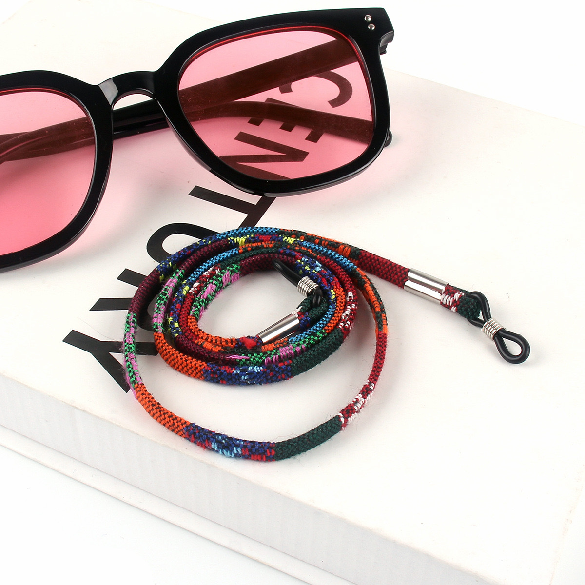 Amazon ventas transfronterizas gafas de viento bohemias cuerdas de colgante gafas de cadena con gafas de viento nacional para evitar la caída de la cuerda