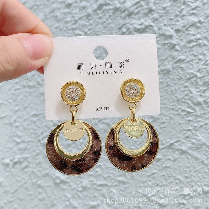 丽银/丽贝丽影早秋新款豹纹马毛系列棕色耳环几何造型925银针耳饰|undefined