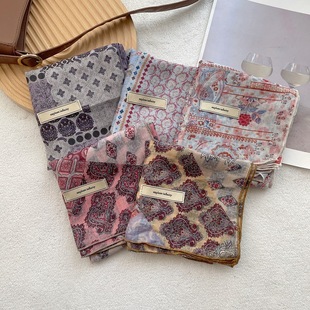 �����ׁ��bٴ�z������70�����o�i�I��Ů�＾�B��ƨ��С������