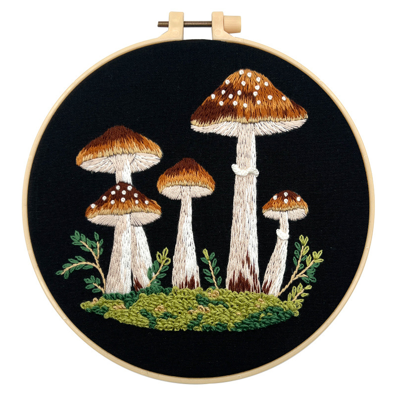 Nuevo producto Forest Mushroom English Colgante Pintura Lu Bordado a mano Paquete de material de bricolaje Pintura pequeña de la casa de hongos creativos para niños