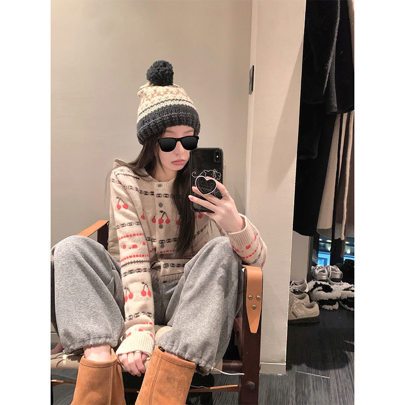 YUYUREAL 小樱桃 费尔岛风羊毛小开衫复古英伦圆领提花针织衫