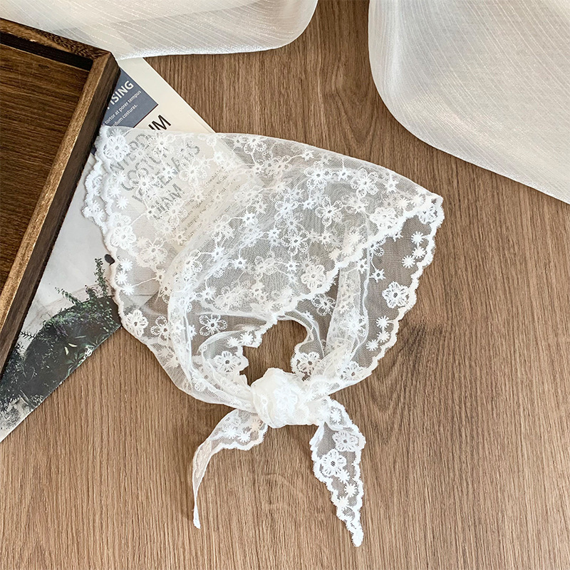 Toalla triangular de encaje francés Cortina de falda con correa de estilo pastoral Protector solar dulce Toalla de cintura de malla transpirable Cortina de pedo Accesorios de doble uso