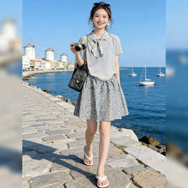 时尚减龄港风碎花短裙一整套2026新款夏季减龄灰色短袖两件套女装