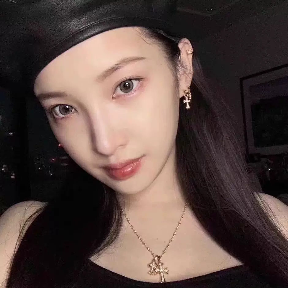 流行饰品十字架微镶锆石项链跨境电商新款黄铜镀金个性项链女