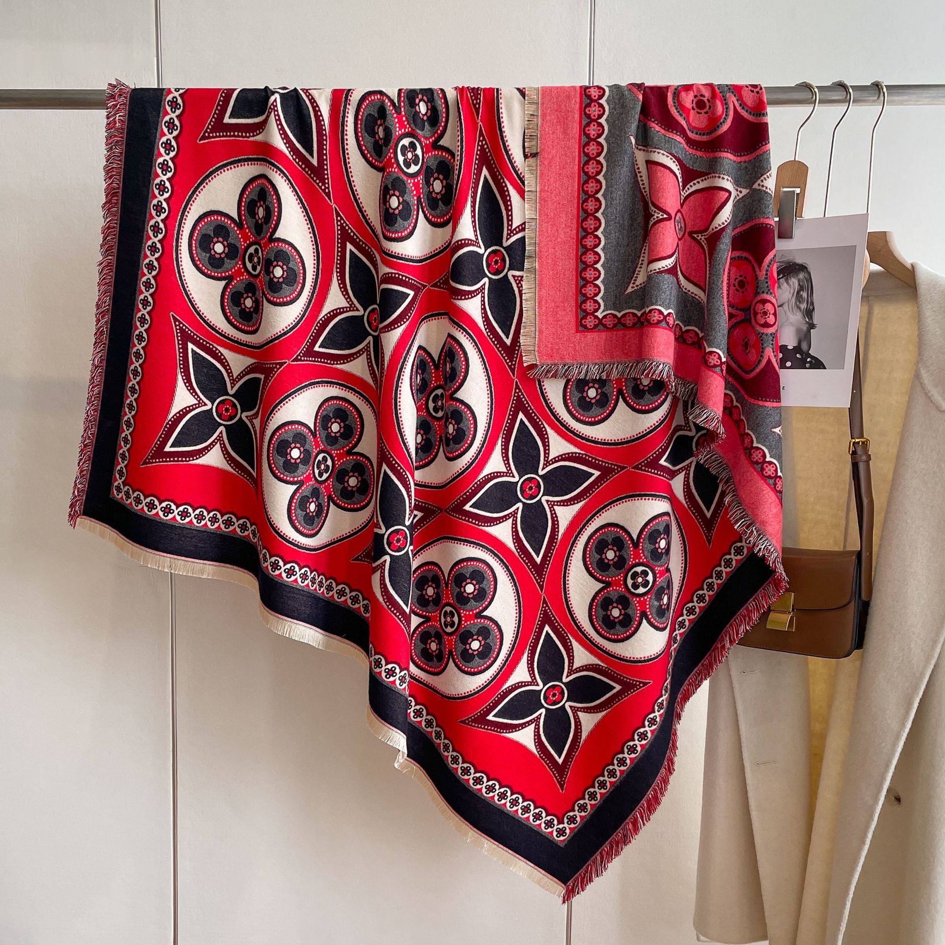 2023 Otoño e Invierno nueva moda simple chal de doble cara impresa bufanda de Cachemira engrosada cálida borla bufanda cuadrada