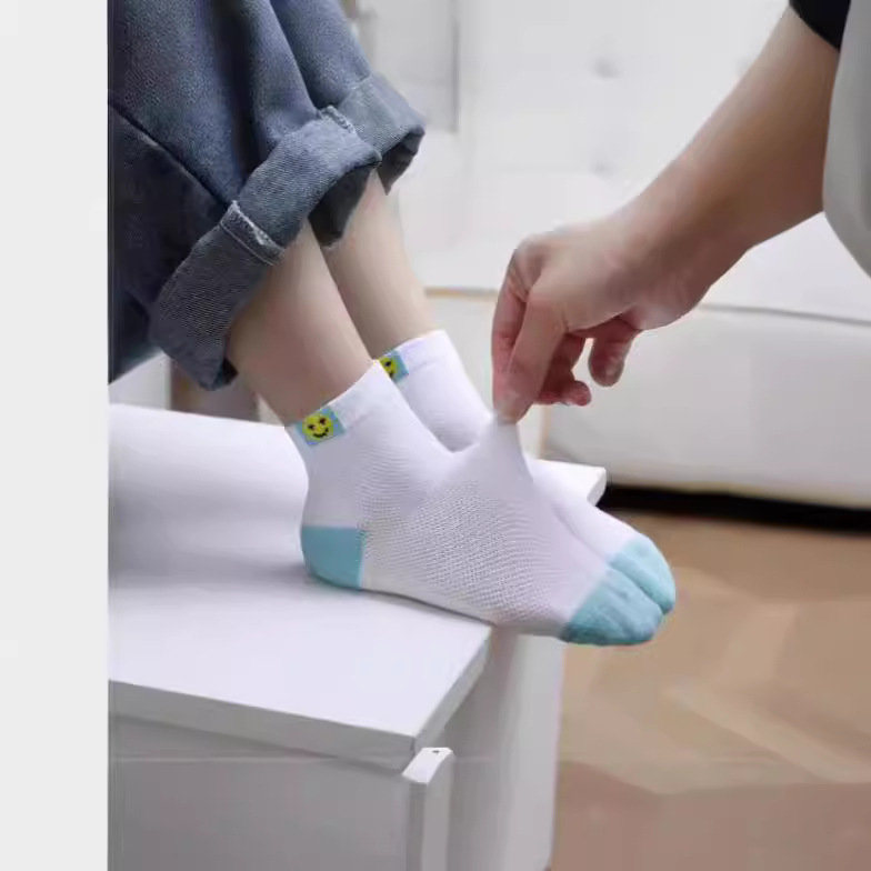 Summer smiley face mesh children's socks, thin style, boys' and girls' baby socks, breathable spring and summer short socks, boat socks, carefully selected and dropshipped.