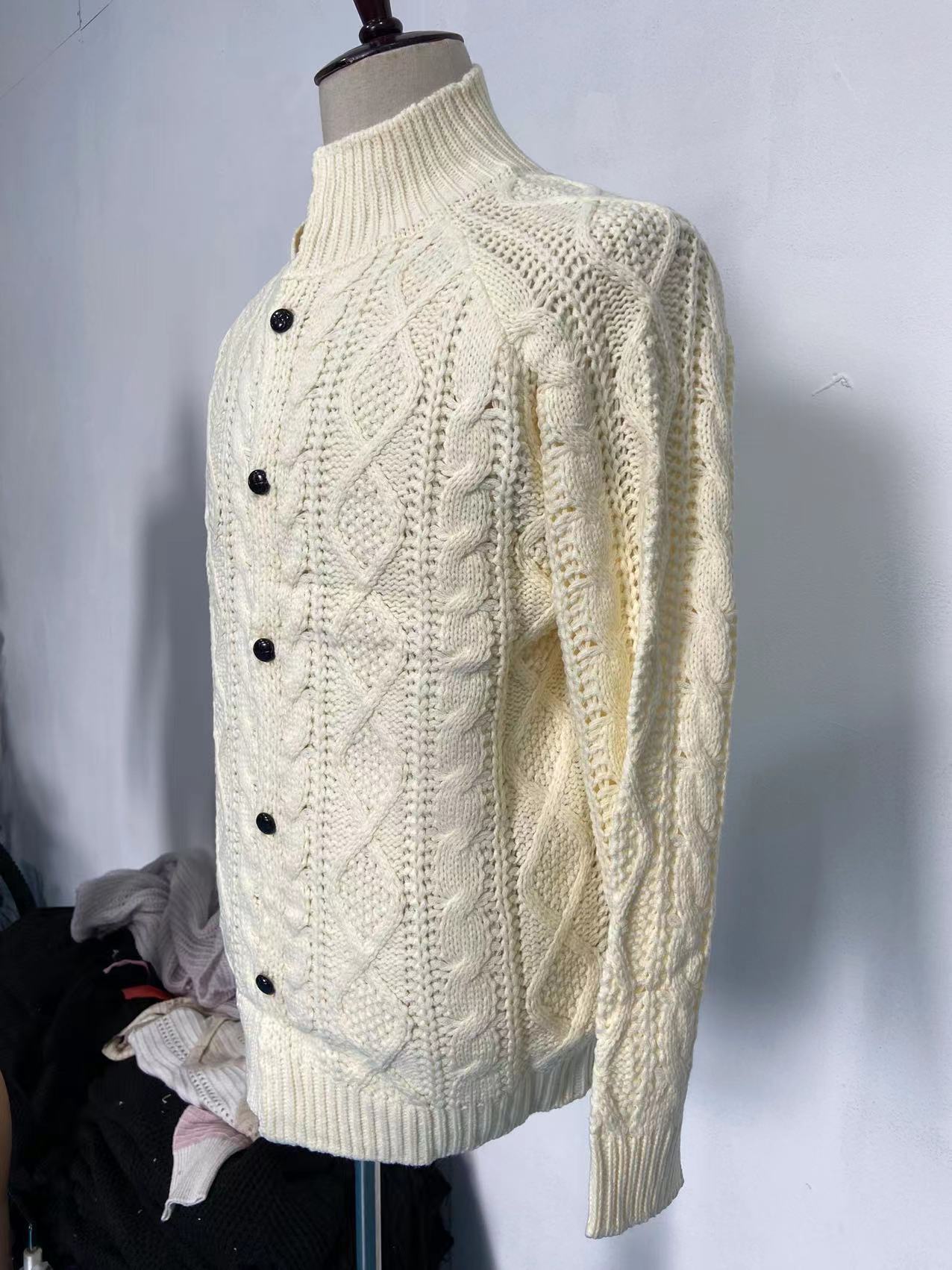 Vêtements pour hommes européens et américains nouveaux pulls pour hommes station indépendante cardigan explosif rechargement manches longues col montant câble jacquard décontracté_voghion.com