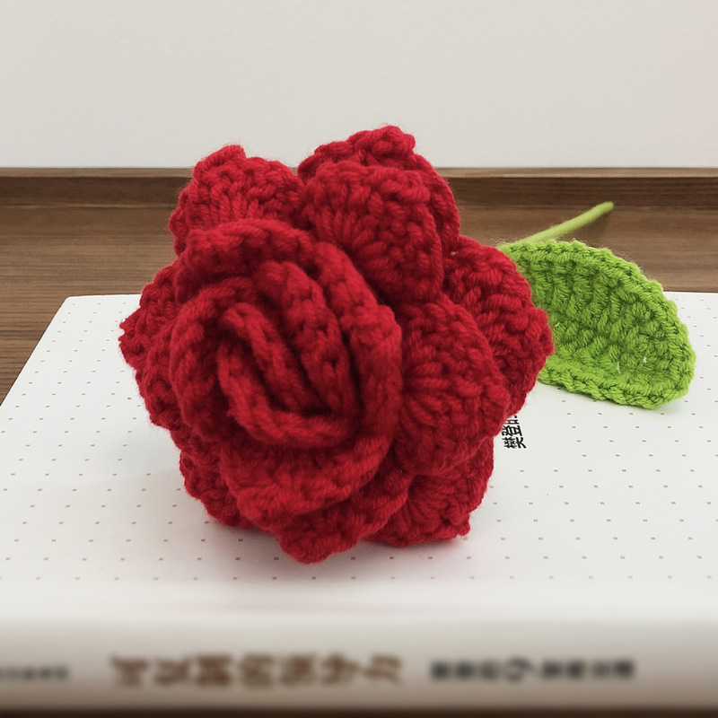 完成品の手作りの花はバラの花をシミュレーションします。|undefined