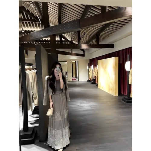 2023秋女装高级感新中式国风灰色外套马面裙套装
