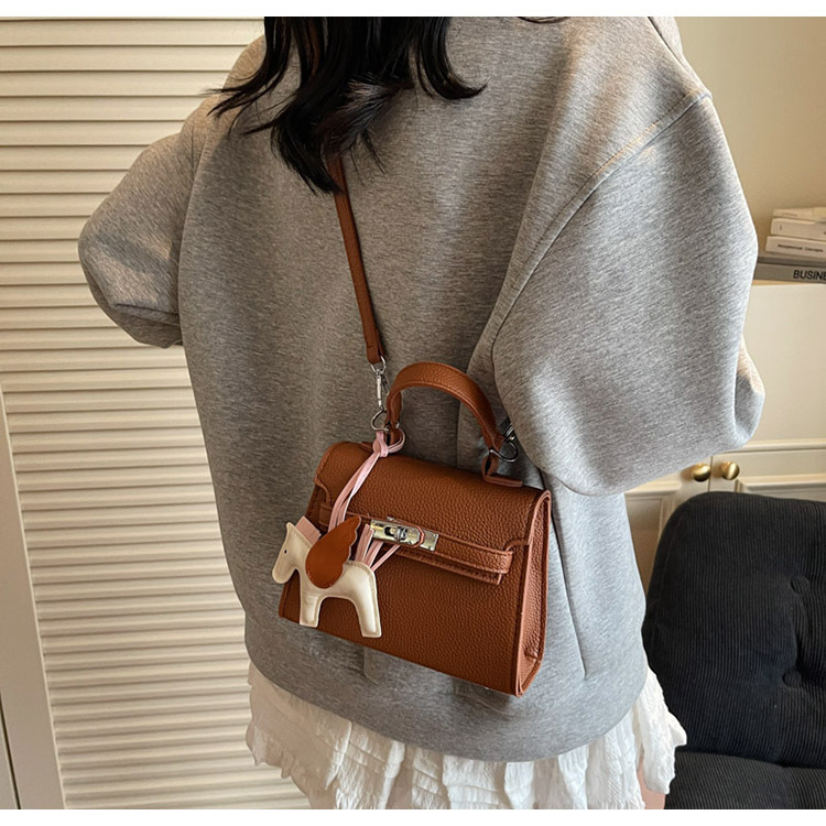 The Korean version of the hand-held small square bag for women in 2025, a new single-shoulder bag with a niche design, simple and versatile, trendy crossbody Kelly bag undefined