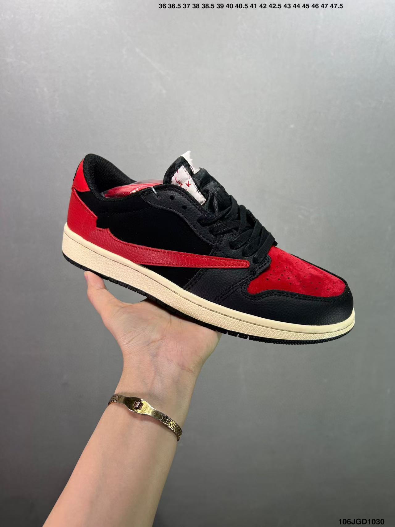 Zapatos Putian aj1 Barb relámpago de corte bajo Black Warrior Fujiwara Hirojo 1 Zapatillas deportivas de baloncesto para hombres y mujeres