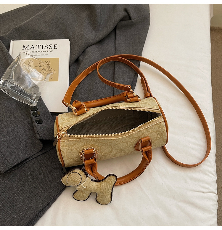 The 2025 summer new small handbag for women, the Boston bag, is casual, versatile, elegant, and has a high level of appearance. It is a trendy hand-held crossbody bag undefined