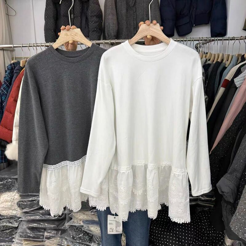 Plus-Size Women's Lace Spliced Long-Sleeve T-Shirt with a Regular Shoulder Design, Winter 2025 New Brushed Ins Large Size Warm Top