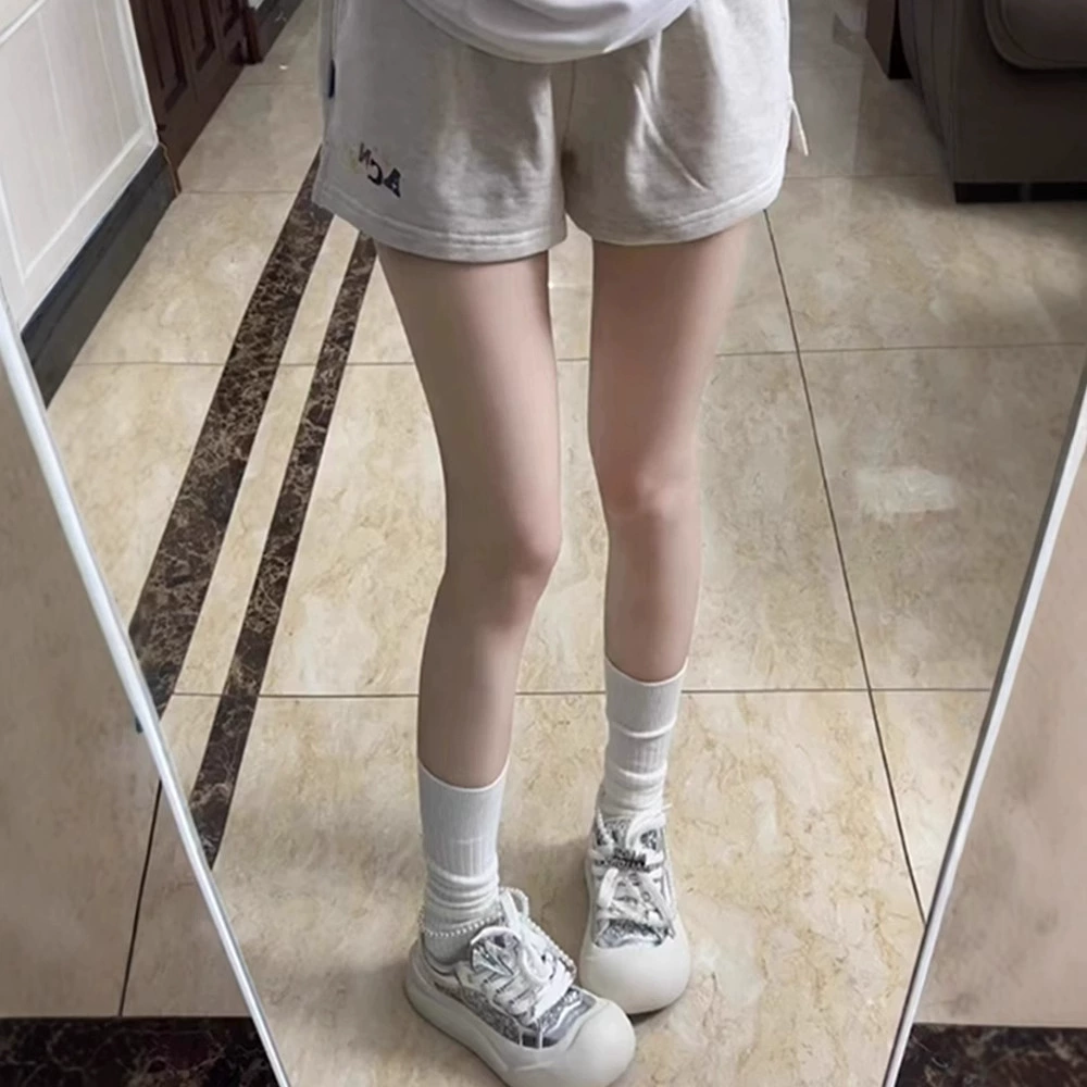 Американские повседневные серые спортивные шорты для фитнеса с широкими штанинами для женщин, летние тонкие миниатюрные универсальные свободные утягивающие прямые брюки