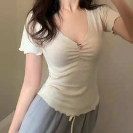 2024年夏季新款上衣甜美性感樱桃V领短袖修身显瘦小个子甜美T恤潮