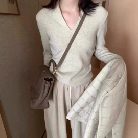 女式针织衫;吊带背心;休闲裤