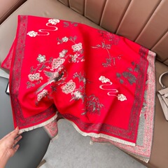 高档围巾女秋冬季民族风披肩外搭仿羊绒淑女名媛国风加厚保暖围脖