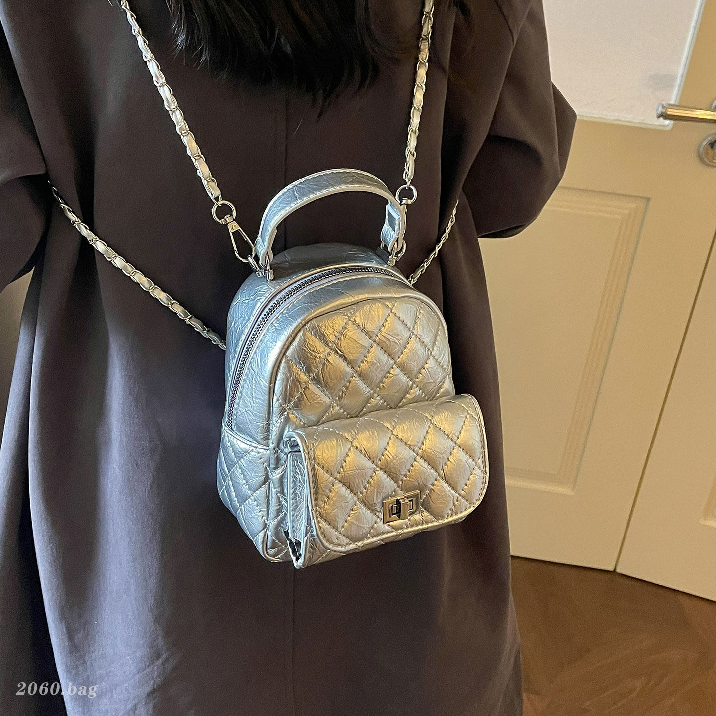 Bolsa de cadena de mochila, bolso pequeño, nuevo temperamento, estilo de ocio femenino, estilo de ocio femenino, 2026 universidad, viajes coreanos.