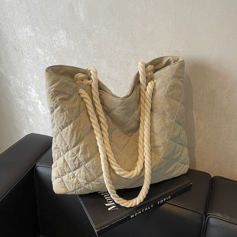 Otoño e invierno nuevo estilo ropa de algodón, bolso de hombro de trabajo de ocio simple de gran capacidad, bolso de viaje, bolso de mano, bolso de axila, mujer