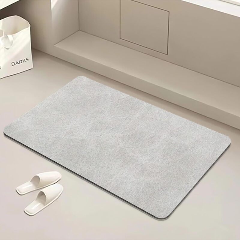 トイレの浴室のマットは柔らかい珪藻泥の強い吸水マットです。|undefined