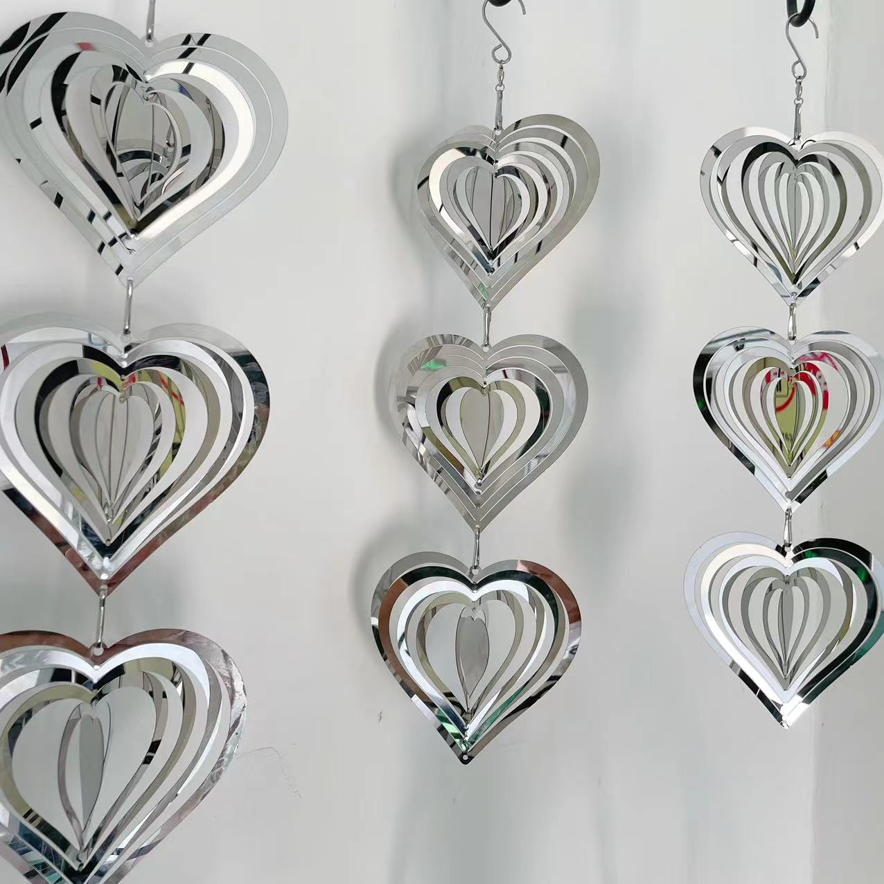 Rotating Heart Wind Chime With 3 Metal Strings And 9 Reflective Pieces_voghion.com