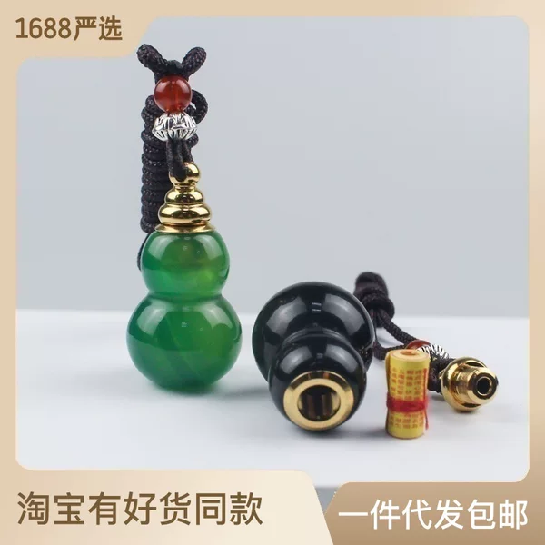 Agate Chalcedony Hollow Jade Gourd Pendant Necklace with Openable Design for Perfume Essential Oil, Cinnabar, and Shurangama Gemstones, Artistic and Vintage Style
