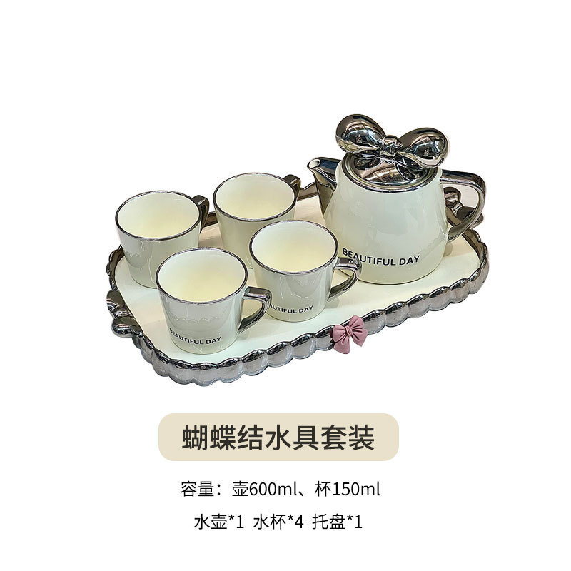 INS estilo bowknot botella de agua fría juego de té traje taza creativa Taza de cerámica de alta apariencia para el hogar con bandeja