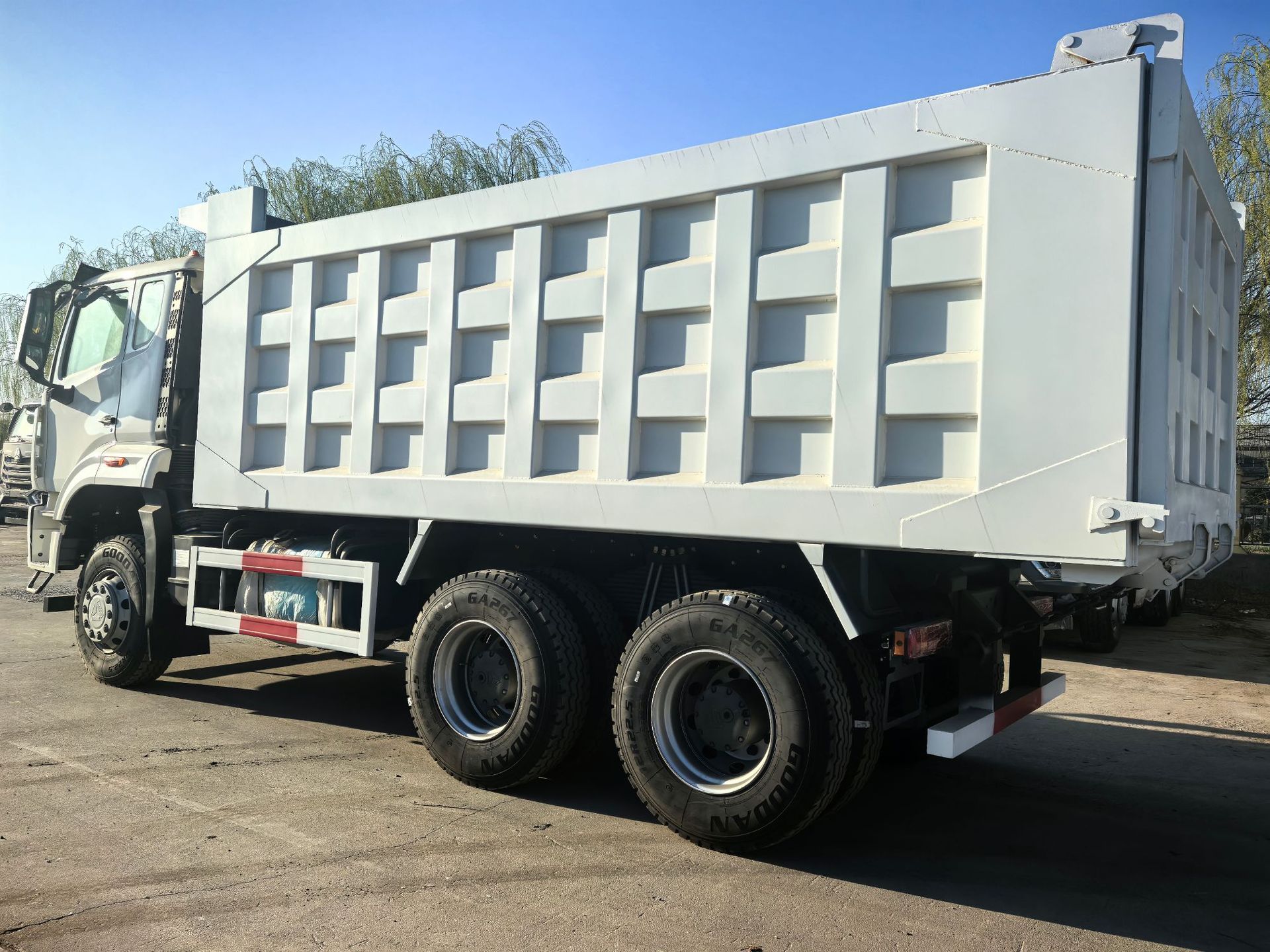 Exported to Africa 99 New 371 Howo Howo 380 Horsepower 20 Cubic Meters Heavy-Duty Dump Truck Engineering Special Dump Truck