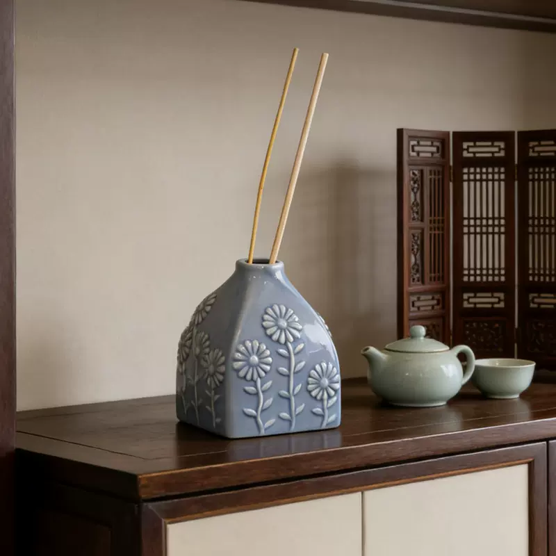 定制陶瓷香薰瓶创意家居工艺品陶瓷花瓶摆件插花水培装饰迷你花器