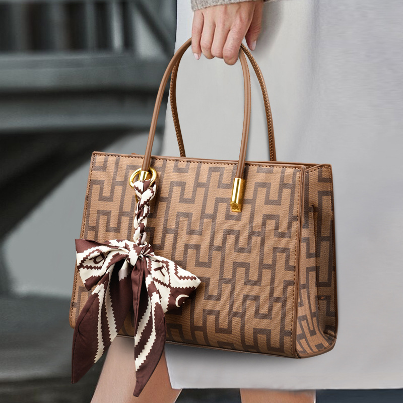 Bolso de hombro de gran capacidad de mujer de lujo ligero bolso de mano de cuero de moda bolso especial europeo retro bolso de tramo inclinado al por mayor