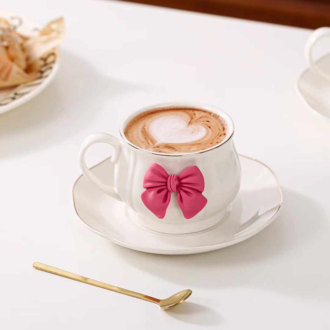 Taza de café creativa arco de cerámica taza de té de la tarde simple de alto valor de la cara de las chicas tazas y platos combinación de regalo