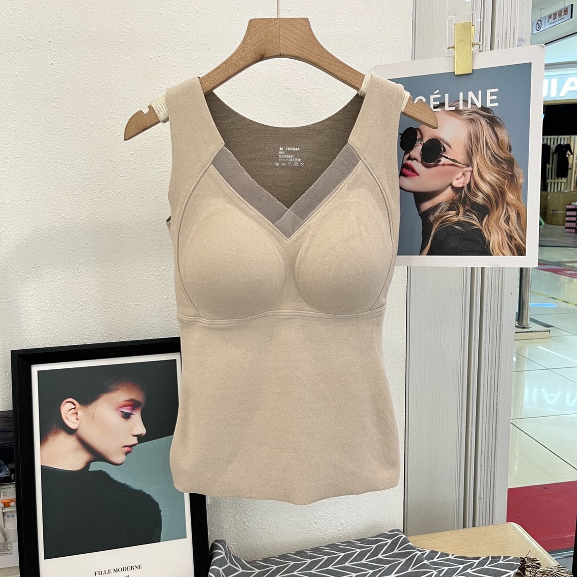 8803 그래핀 열 조끼 여성용 가열식 V 넥 통합 고정 컵 바닥 가을, 겨울 열 속옷 재고 있음