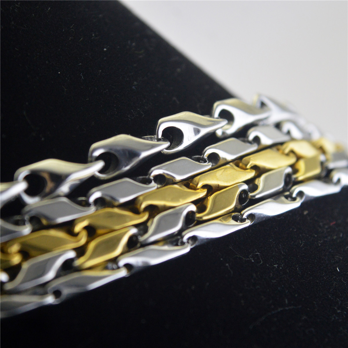 Titanium Steel Rhombus Pendant Necklace For Men And Women, Unisex_voghion.com