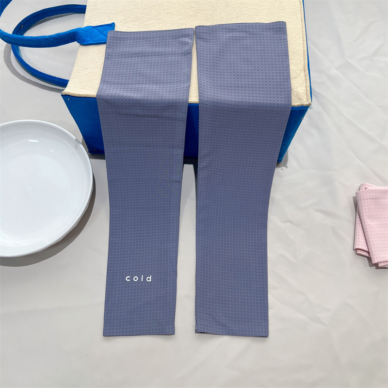 다크 그레이 체크 무늬 아이스 슬리브